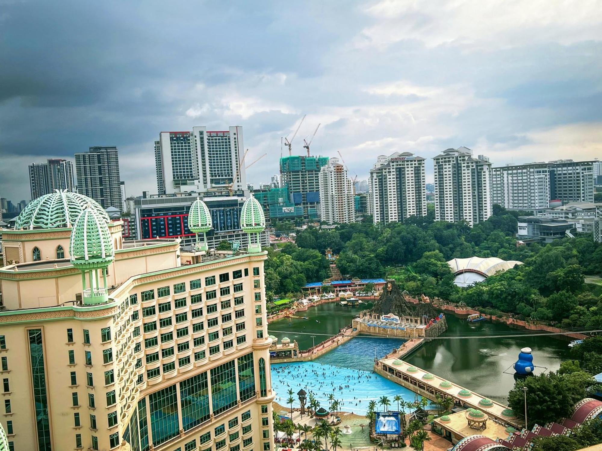 Resort Suites At Bandar Sunway Petaling Jaya Exterior foto